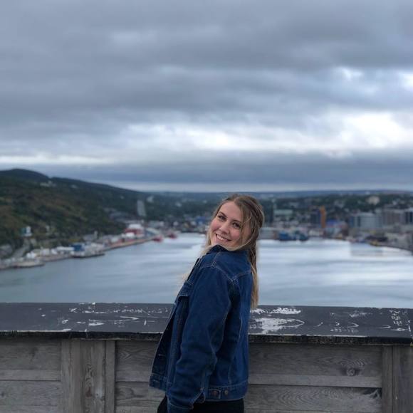 Meet your Posher, Justine - Picture 1 of 1